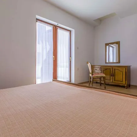 Apartment In 14113 *